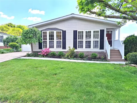 263 Rock Lake Dr, Zelienople, PA 16063