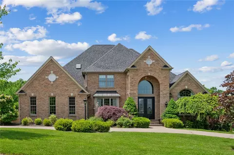 244 Lakeview Dr, Coraopolis, PA 15108