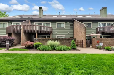 2604 Leona Ln, Coraopolis, PA 15108