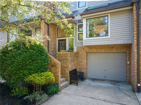 1436 Towne Square Dr, Allison Park, PA 15101