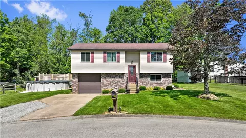 504 Manor Gate Ln, West Newton, PA 15089