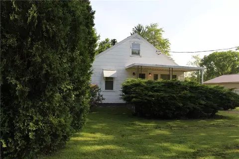 15 Mehard Ave, Grove City, PA 16127
