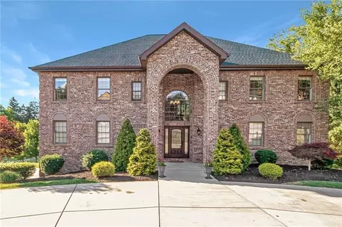 122 Midway Dr, Mckees Rocks, PA 15136