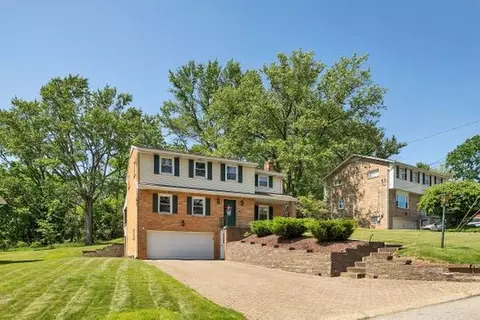 17 Rosemary Ln, South Park, PA 15129