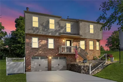 110 Bertley Ridge Dr, Coraopolis, PA 15108