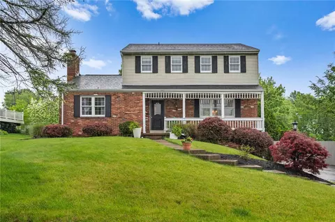 613 Pine Line Dr, Pittsburgh, PA 15237