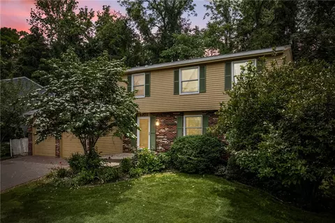 1301 Manor Dr, Pittsburgh, PA 15241