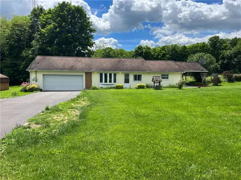 42 Church Rd, Greenville, PA 16125