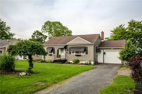 442 Sharon New Castle Rd, Farrell, PA 16121
