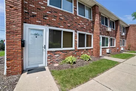 601 Highland Pines Ct, Pittsburgh, PA 15237