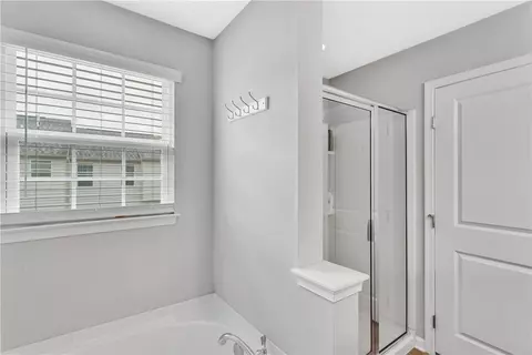 Bath - 1503 Pointe View Dr, Mars, PA 16046 photo 3 of 4