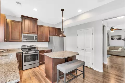 Kitchen - 1503 Pointe View Dr, Mars, PA 16046 photo 3 of 4