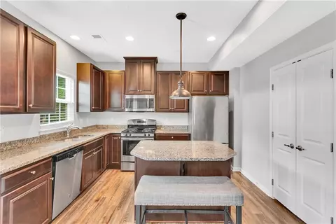 Kitchen - 1503 Pointe View Dr, Mars, PA 16046 photo 2 of 4
