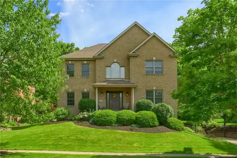 363 Steeplechase Dr, Cranberry Township, PA 16066