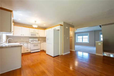 6910 Spring Valley Ln, Export, PA 15632 photo 5