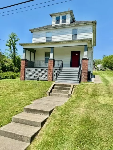 1898 E Arlington Ave, Washington, PA 15301