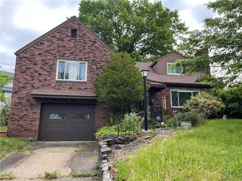 210 Argonne Dr, New Kensington, PA 15068