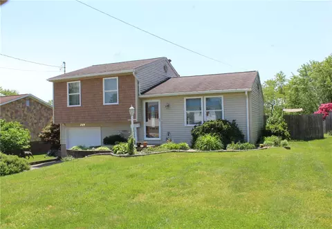 209 Oak Heights Dr, Oakdale, PA 15071