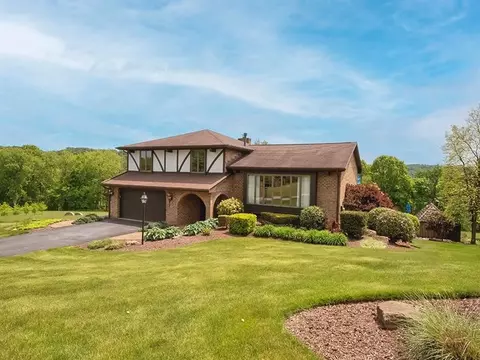 132 Ridge Dr, Apollo, PA 15613
