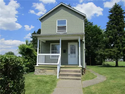 1124 Webster St, Farrell, PA 16121