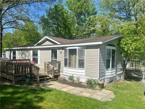 511 Marigold Ln, Slippery Rock, PA 16057