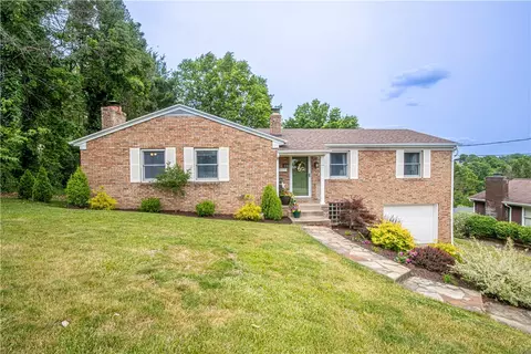53 Mayflower Dr, Uniontown, PA 15401