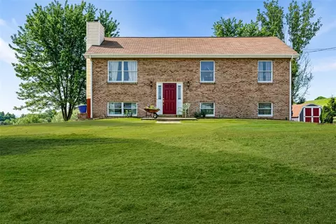 752 Lancaster Rd, Fombell, PA 16123