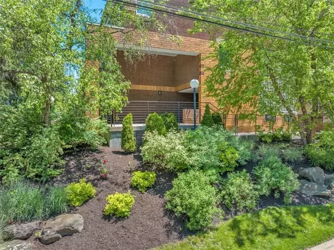 5742 Fifth Ave #306, Pittsburgh, PA 15232