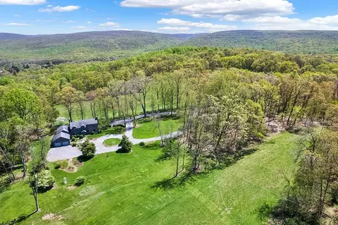 137 Mccreery Dr, New Florence, PA 15944