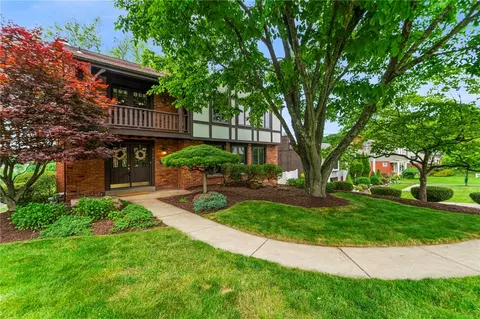 5746 Scenic View Dr, Bethel Park, PA 15102