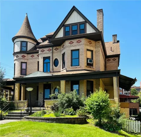 32 S 1st St, Duquesne, PA 15110