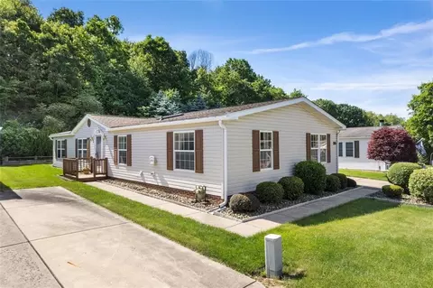 226 Rock Lake Dr, Zelienople, PA 16063