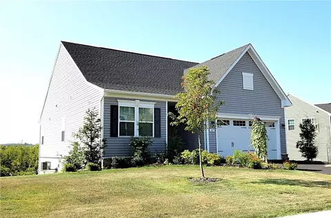 327 Crossing Dr, Eighty Four, PA 15330