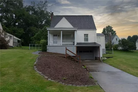 906 Valleyview Dr, Dravosburg, PA 15034