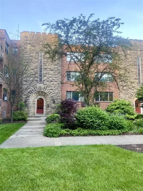 765 College St #106, Pittsburgh, PA 15232