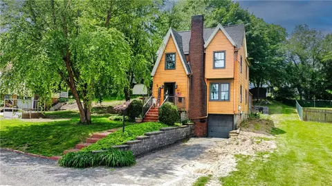 810 W Grant St, Houston, PA 15342