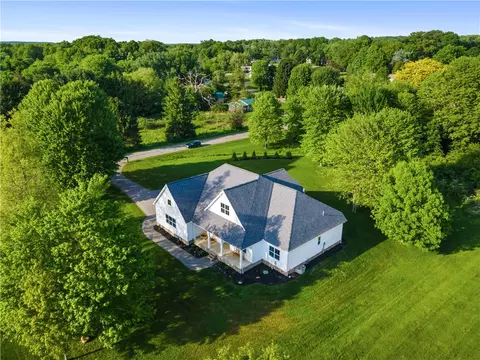 101 Sequoia Dr, Mercer, PA 16137