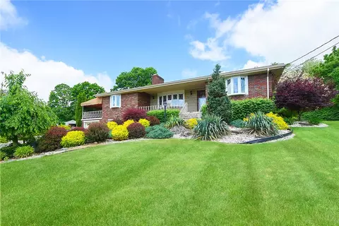 127 Horseshoe Dr, Mckeesport, PA 15131