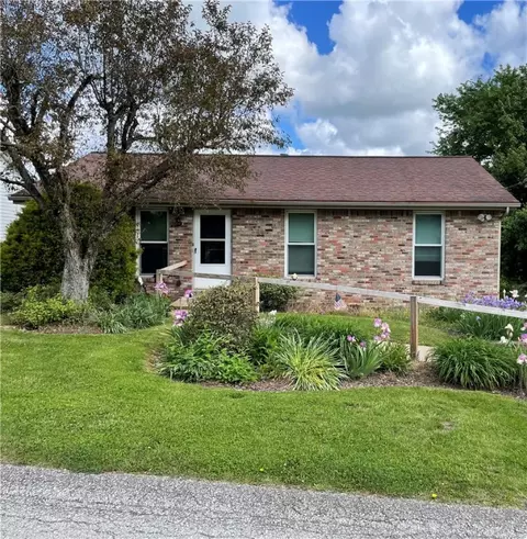 19 W White Oak Dr, Delmont, PA 15626