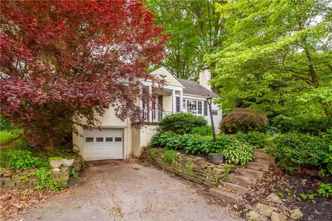 112 Johnston Rd, Upper Saint Clair, PA 15241 photo 2