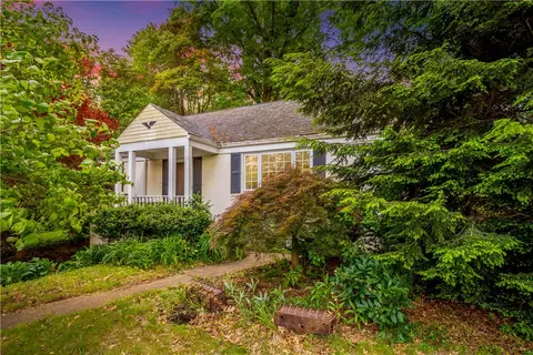 112 Johnston Rd, Upper Saint Clair, PA 15241
