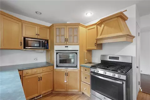 112 Johnston Rd, Upper Saint Clair, PA 15241 photo 4