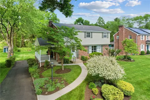 112 Charterwood Dr, Pittsburgh, PA 15237