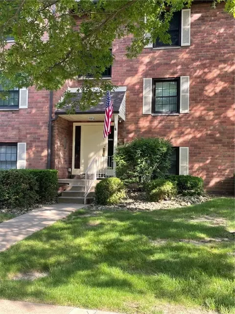 7411 Lighthouse Pt, Pittsburgh, PA 15221