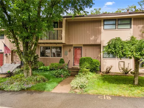 3140 Laurel Ridge Cir, Bridgeville, PA 15017