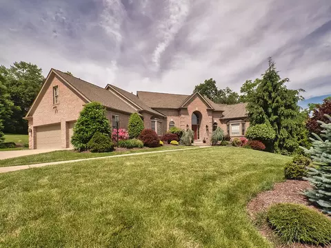 1714 Hunters Path Ln, Pittsburgh, PA 15241