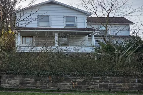 525 Lowry Ave, Jeannette, PA 15644