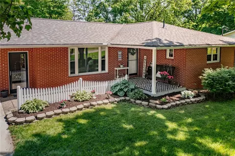 49 Sunset Blvd, Hermitage, PA 16148