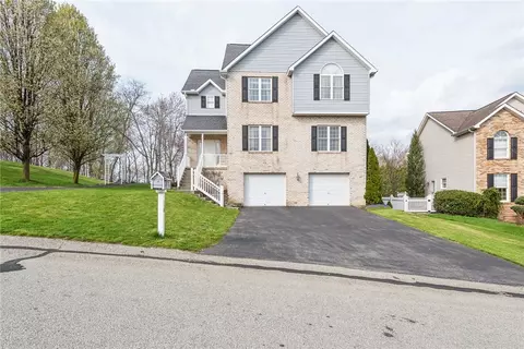 118 Edgewood Dr, New Stanton, PA 15672