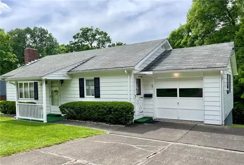 1220 Gringo Clinton Rd, Aliquippa, PA 15001